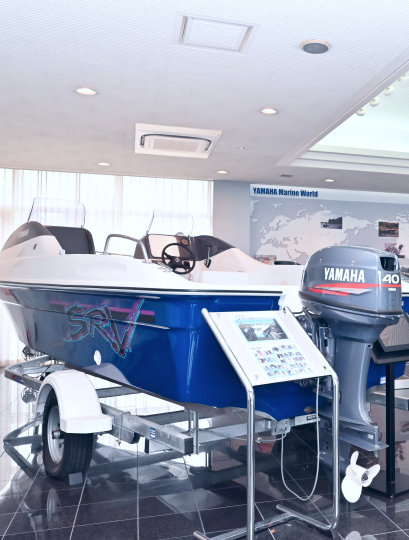 ボートと船外機の写真