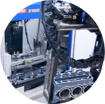 加工をする機械の写真