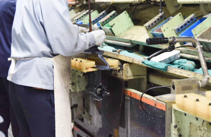 組み立て作業の写真