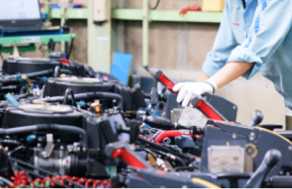 検査を行う人の手元の写真